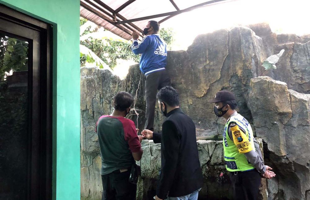 Polisi melakukan identifikasi dan olah TKP