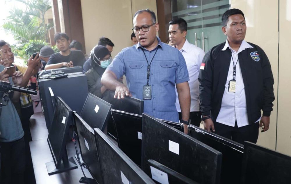 Sarang Sindikat Hacker Pembobol Kartu Kredit di Surabaya Digerebek