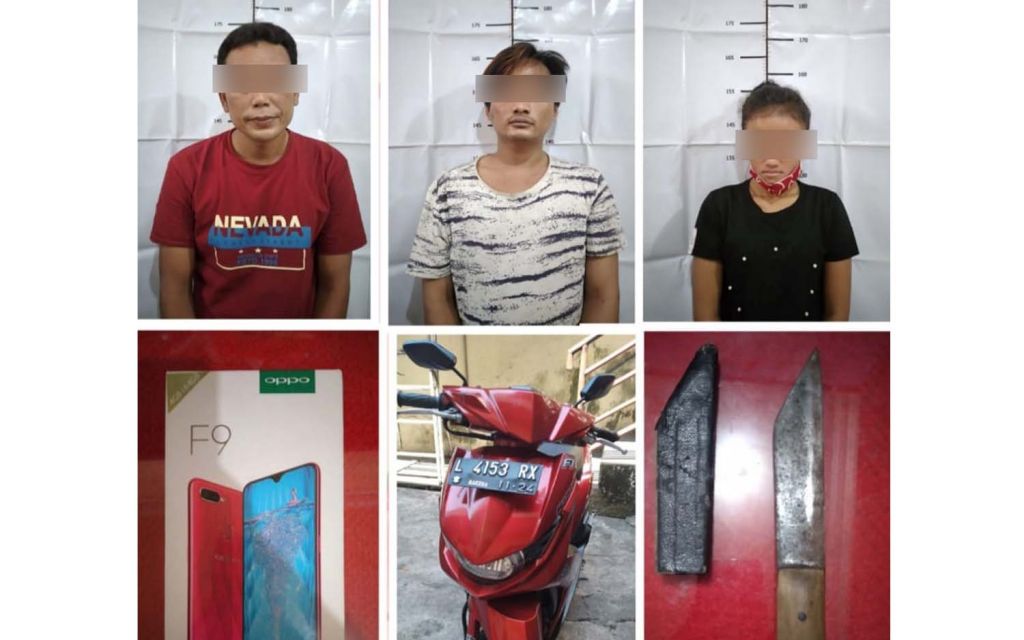 Julia (kanan) bersama suami (tengah) dan ayahnya diamankan bersama barang bukti di Mapolsek Semampir, Surabaya