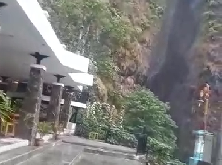 Kilas Berita Hot: Air Terjun Sedudo Menghitam hingga Cucu Bung Karno