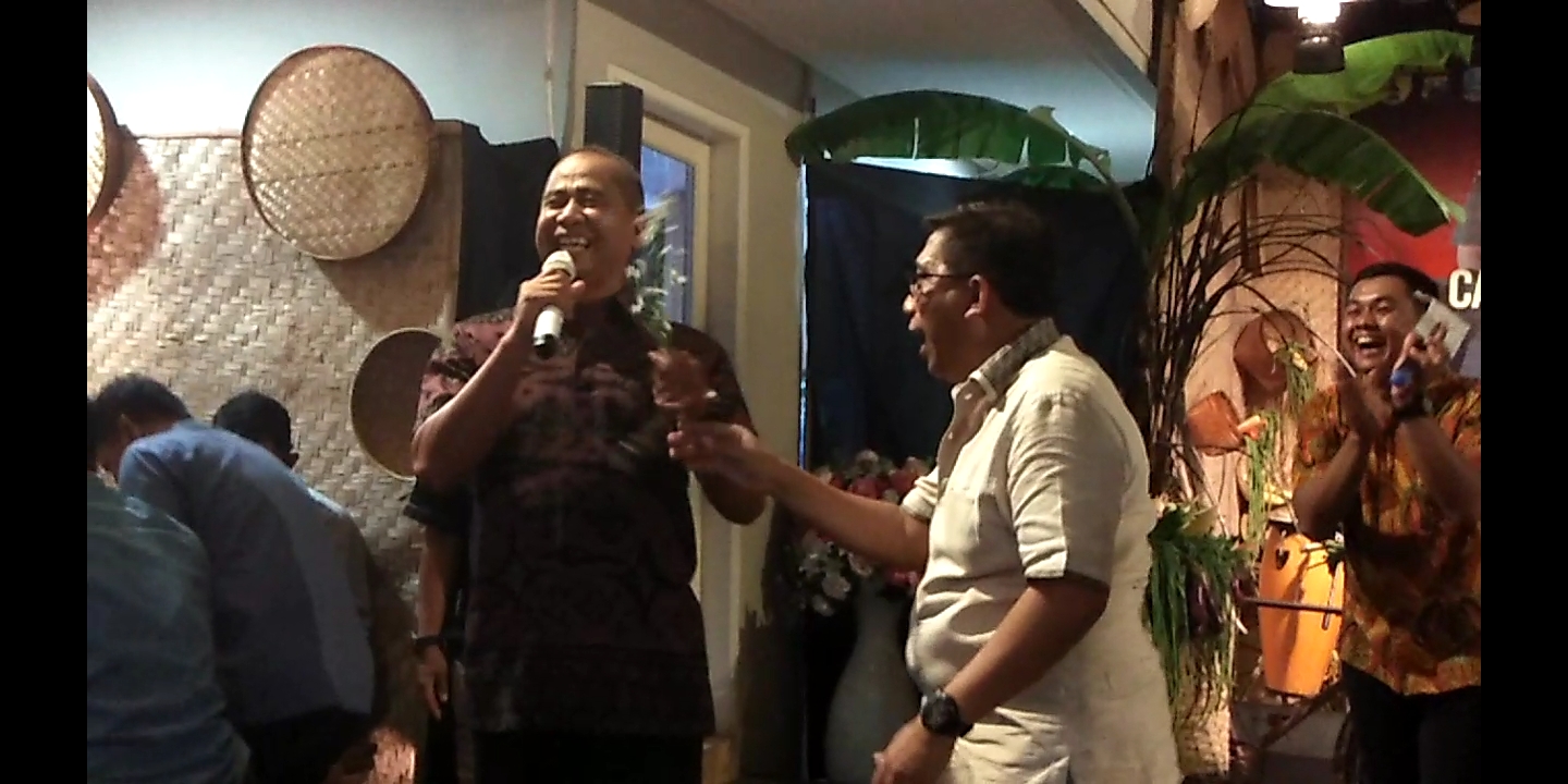 Kapolda memberikan bunga pada Pangdam