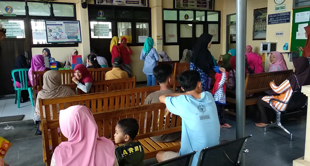 Ilustrasi pasien antre di rumah sakit