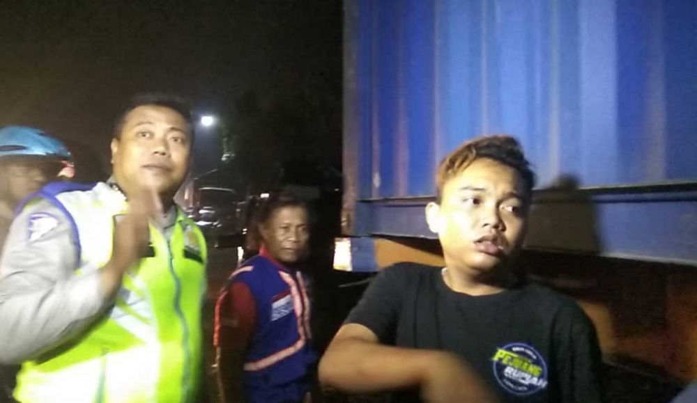 Sopir pikap menjelaskan kronologi setelah menabrak truk
