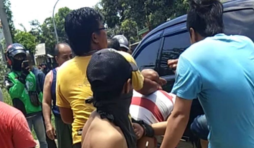 Pelaku yang merampok koperasi PNM di Pasuruan dihajar massa