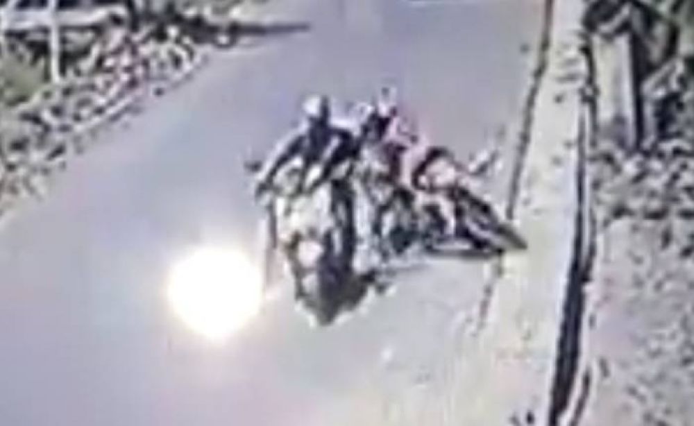 Capture rekaman CCTV korban jambret terjungkal