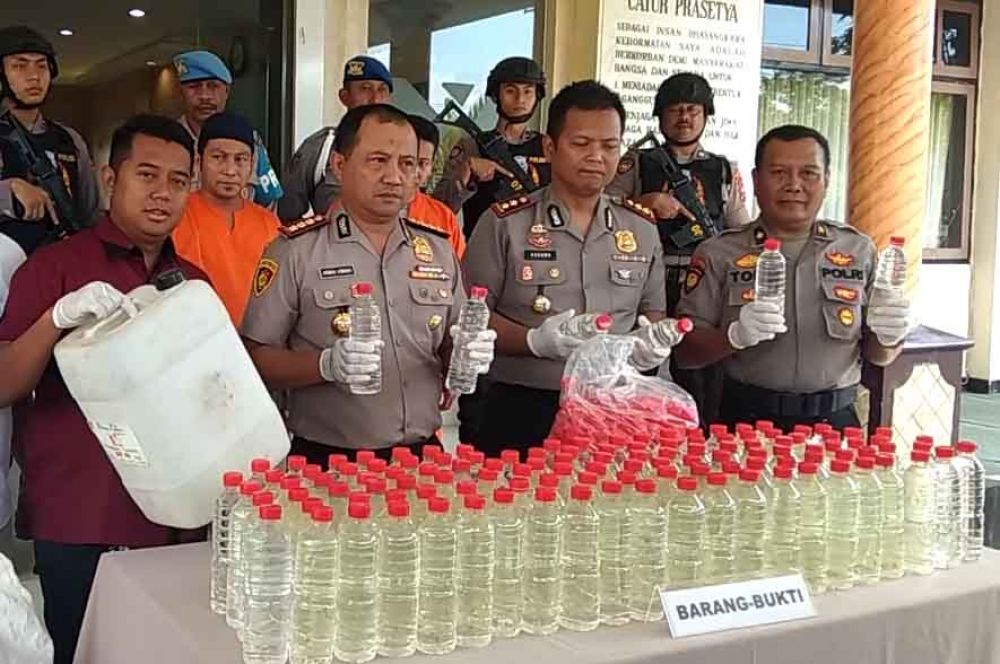 Pembuat dan penjual miras oplosan di Banyuwangi ditangkap 
