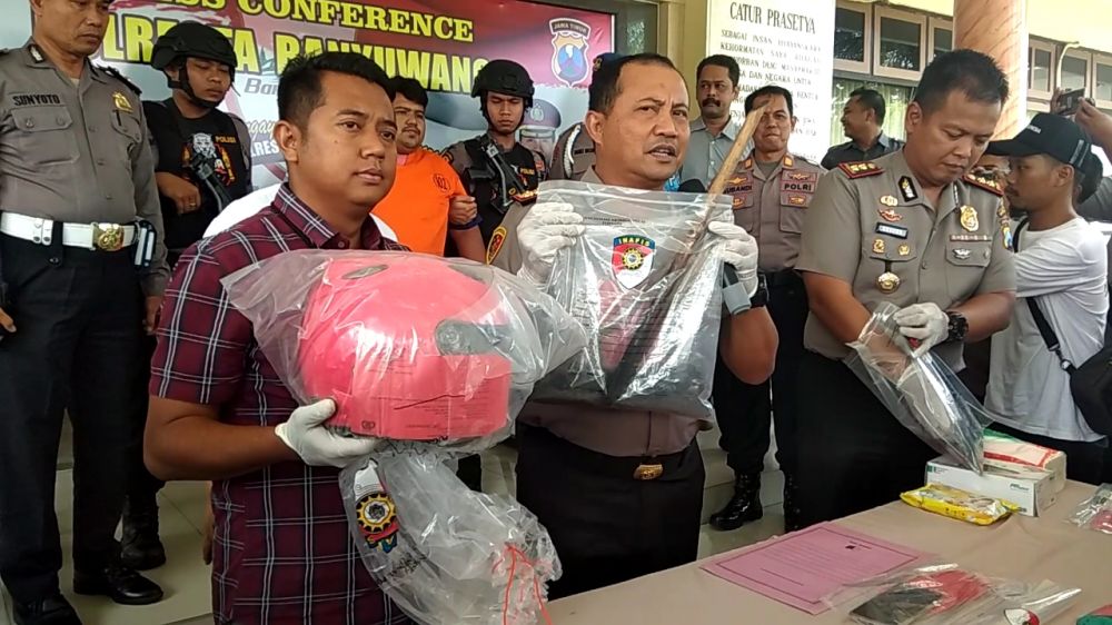 Polisi tunjukkan pelaku pembunuhan dan barang bukti yang berhasil diungkap