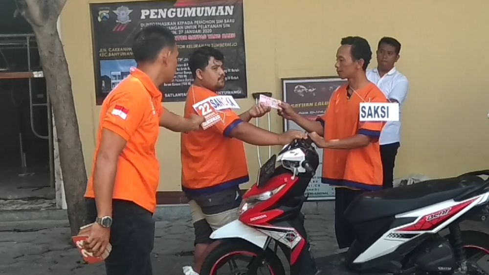 Rekonstruksi pembunuhan terhadap Rosidah di Polresta Banyuwangi