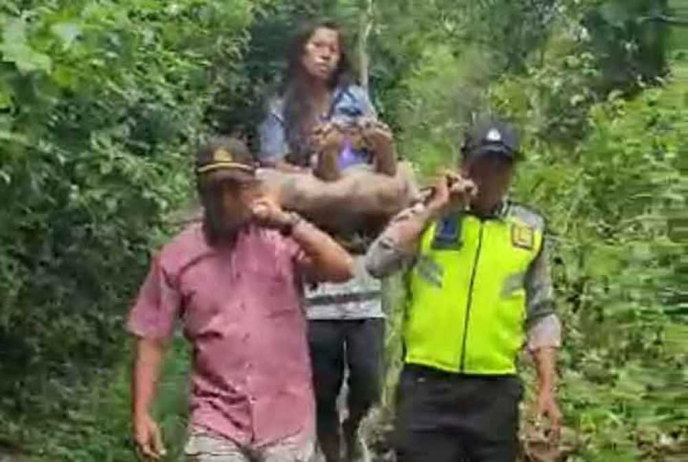 Viral, Video Ibu Hamil dan Alami Pendarahan di Bojonegoro Ditandu