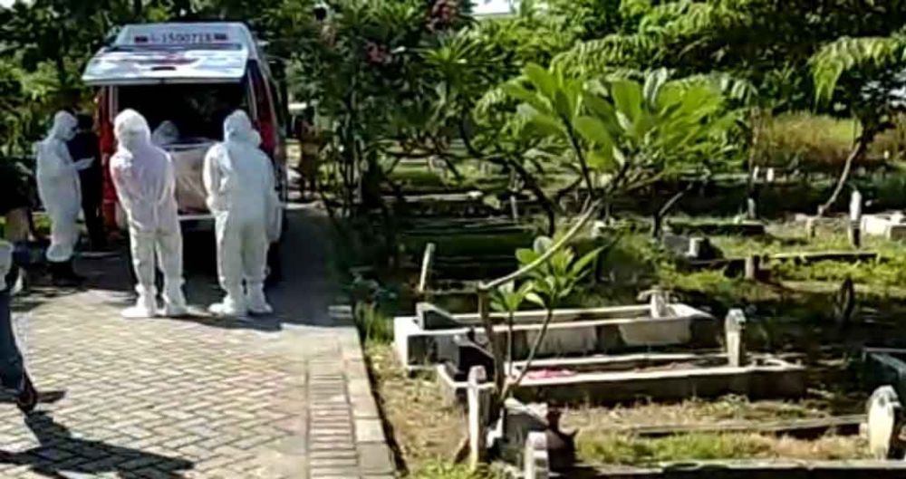 Capture video jenazah tertukar saat dimakamkan