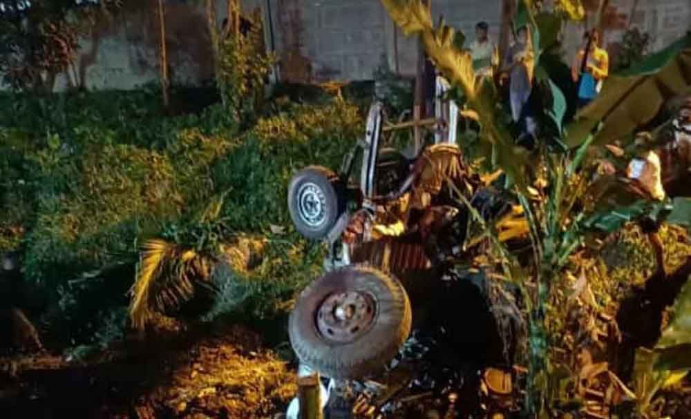 Kendaraan terperosok ke sungai setelah mengalami kecelakaan