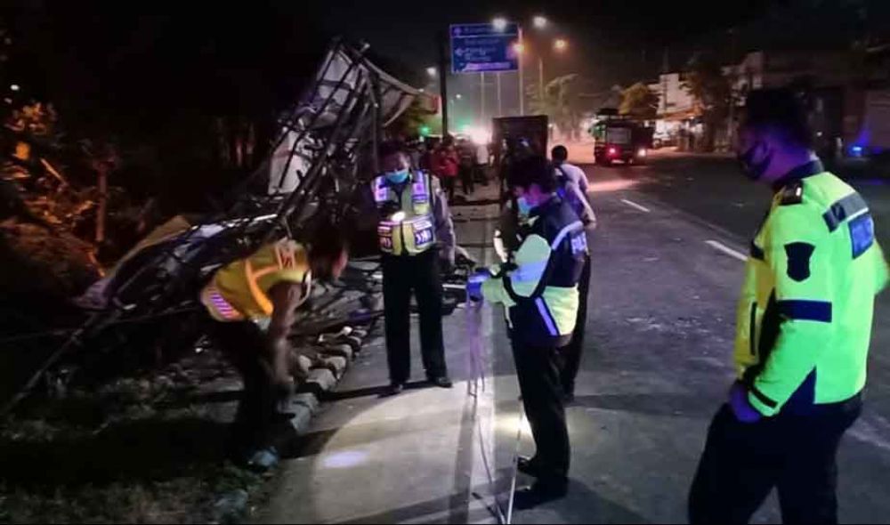 Ini Data 2 Orang Tewas dalam Laka Trailer Seruduk Pikap di Pasuruan