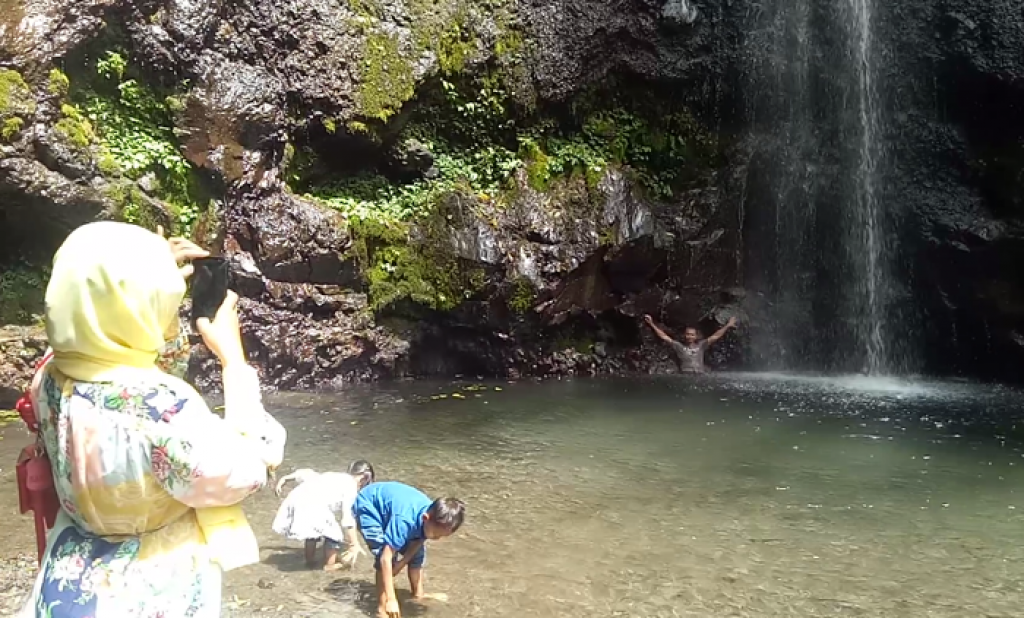 Wisata air terjun Kakek Bodo