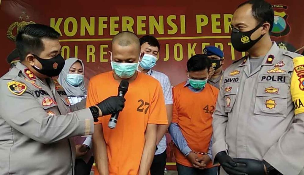 Kedua muncikari yang diamankan Unit PPA Satrekrim Polres Mojokerto