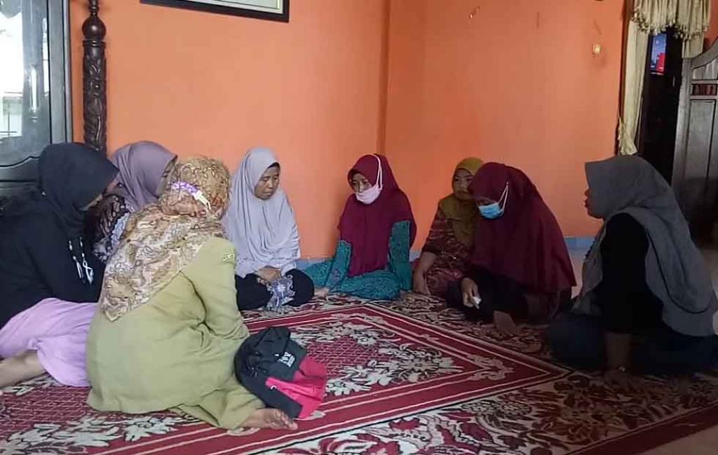 Suasana Duka Selimuti Keluarga Awak KRI Nanggala-402 Lettu Imam di Pasuruan