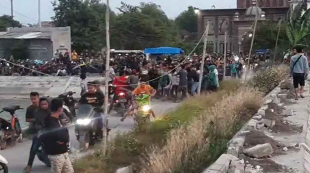 Capture video tawuran pemuda di Mojokerto