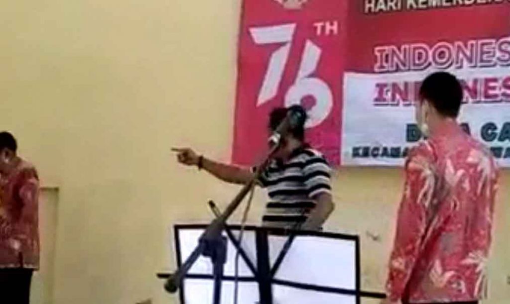 Capture video penganiayaan terhadap kades di Jombang


