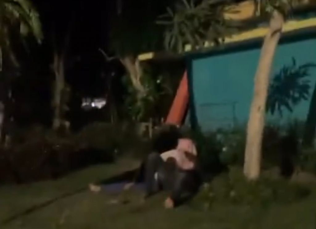 Viral Video Diduga Pasangan Mesum di Alun-alun Magetan