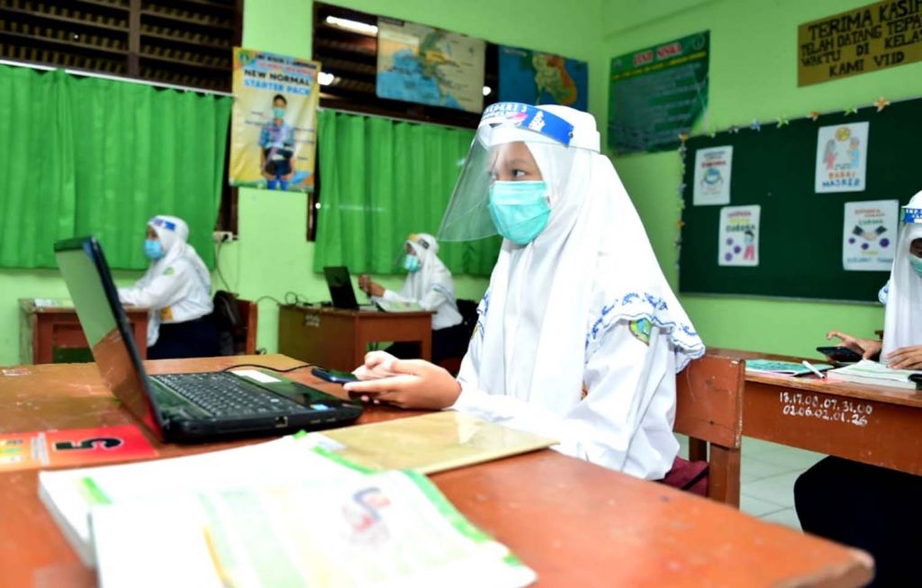 Dewan Pendidikan Surabaya Sayangkan Banyak Siswa Wajib Beli Seragam di Sekolah