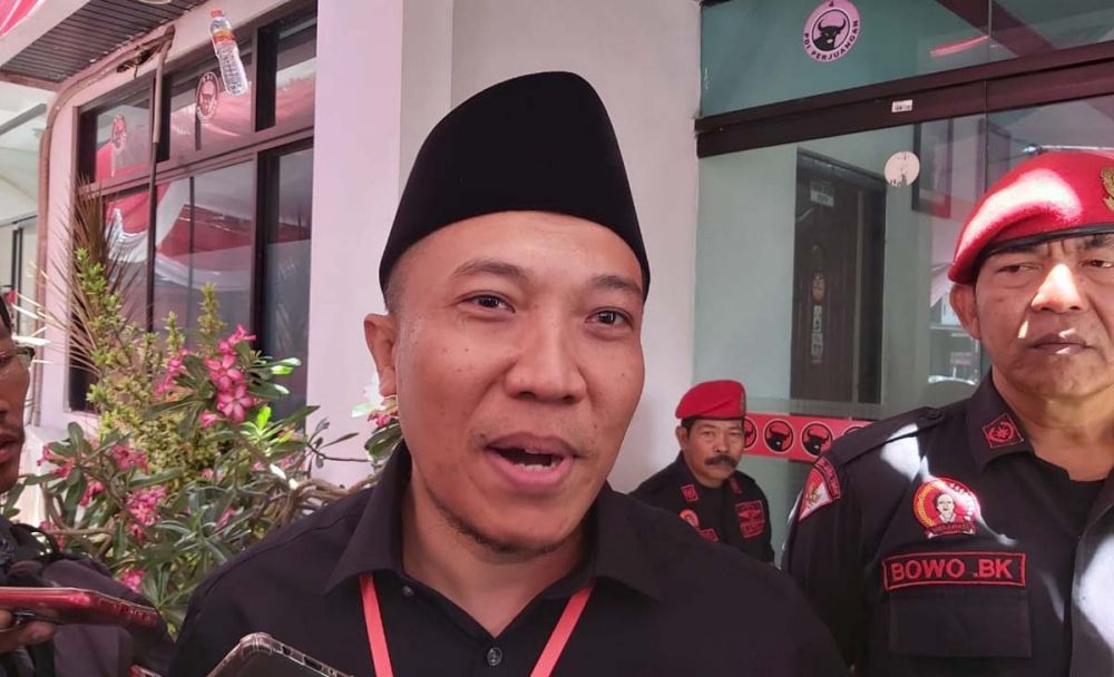 Sekum PSSI Jatim Amir Burhanuddin usai menjalani fit and proper test di Kantor DPD PDI Perjuangan Jatim 