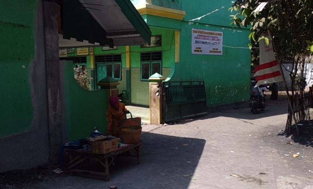Gerbang MI di Pasuruan yang sempat disegel ahli waris kembali dibuka