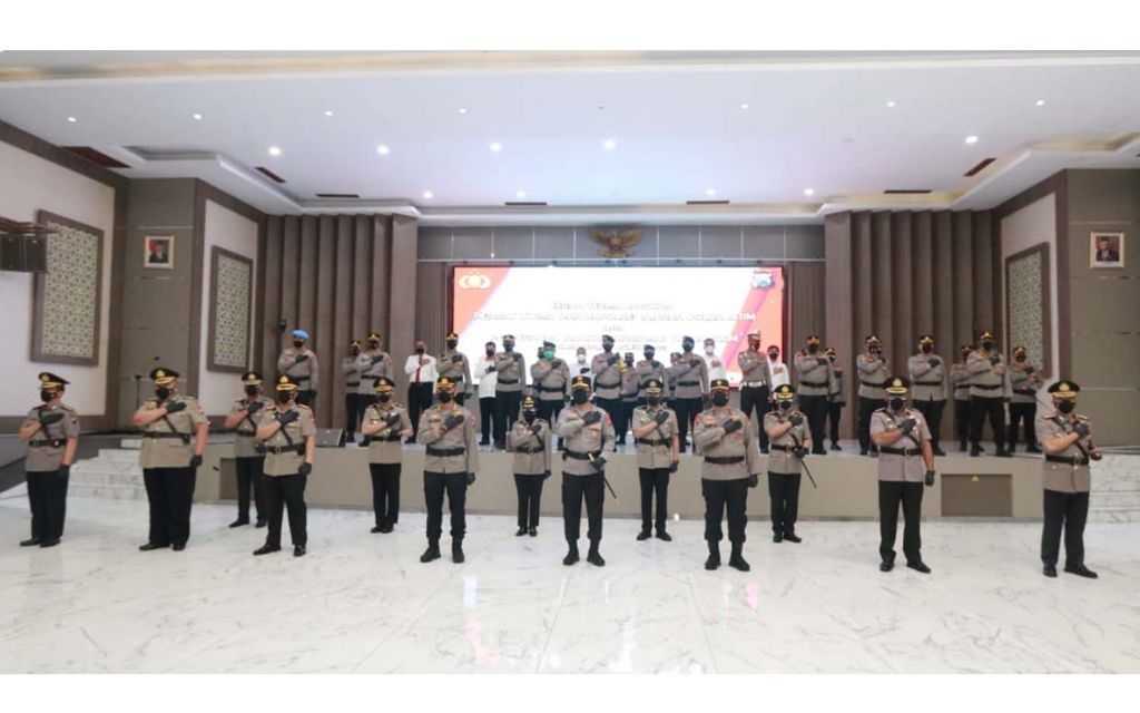 Sertijab empat kapolres dan sejumlah pejabat utama digelar di Gedung Mahameru Polda Jatim