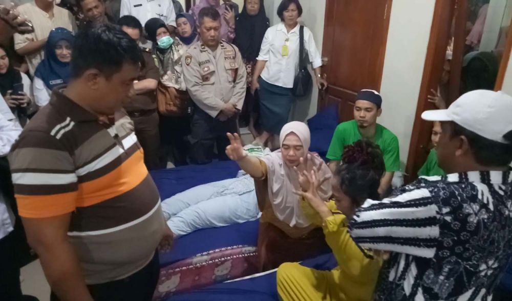 Pengobatan alternatif Ningsih Tinampi disidak Dinas Kesehatan Jatim