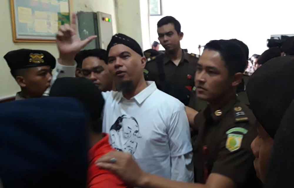 Sidang lanjutan Ahmad Dhani di Pengadilan Negeri Surabaya