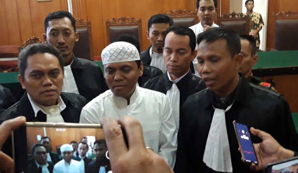 Sugi Nur Raharja alias Gus Nur di Pengadilan Negeri Surabaya