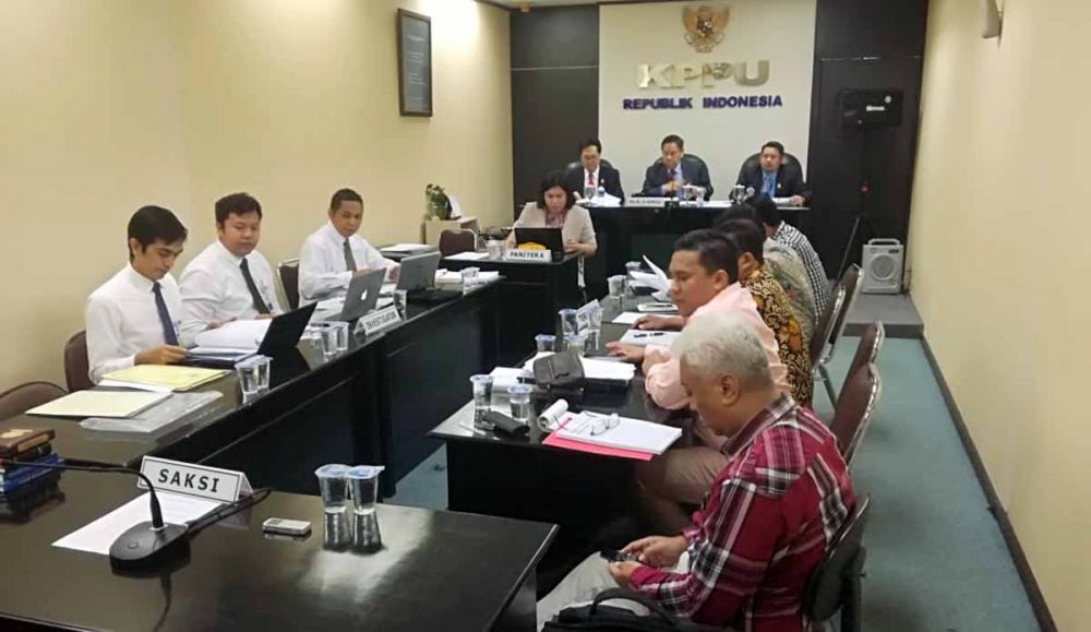 Sidang di Kantor Perwakilan Daerah KPPU Surabaya