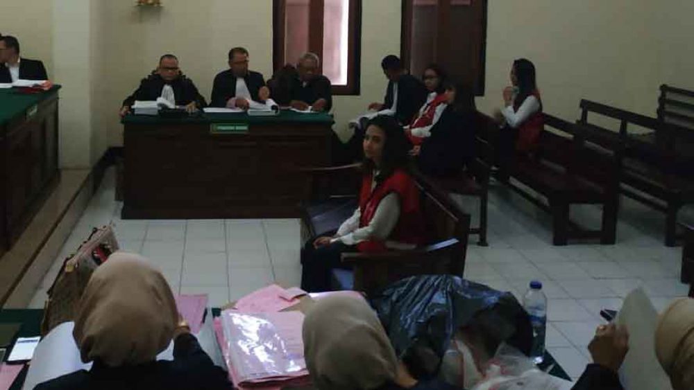 Vanessa Angel saat bersaksi dalam persidangan mucikari di PN Surabaya beberapa waktu lalu