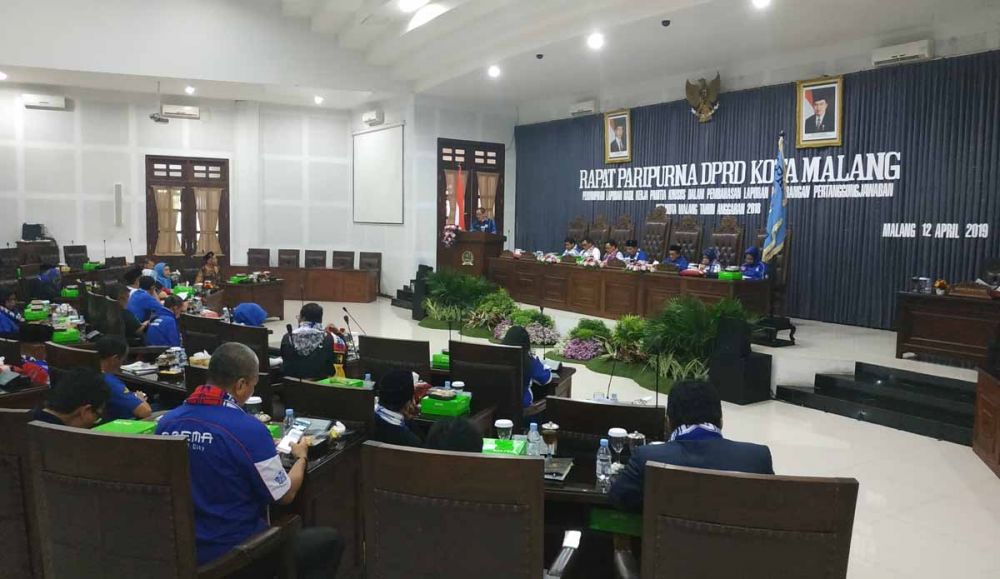 Sidang Paripurna DPRD Kota Malang beraroma Arema FC dan Aremania