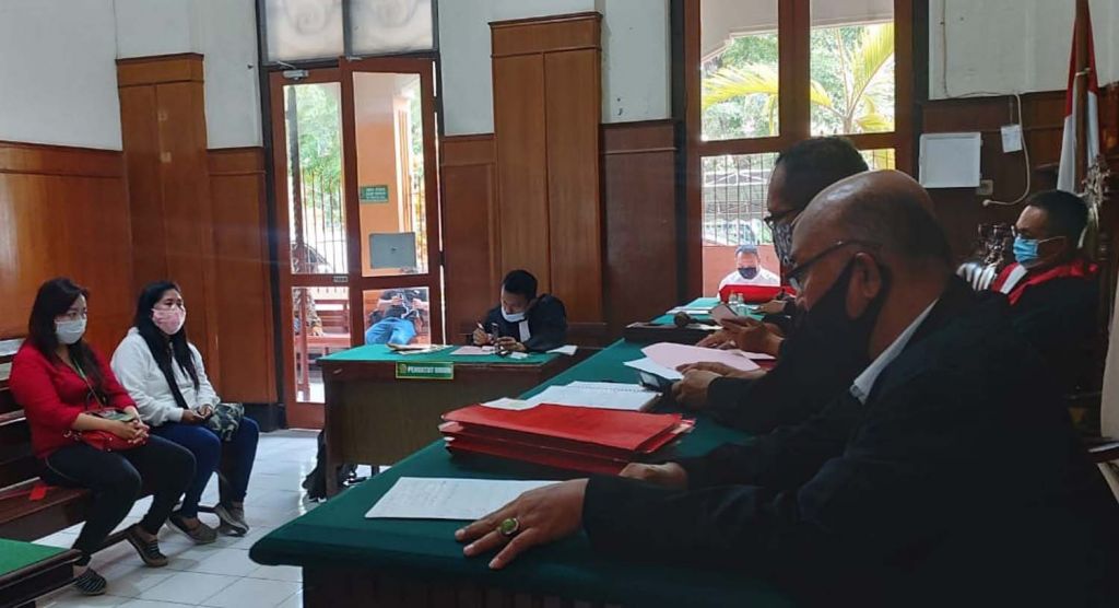 Sidang kasus pencurian perhiasan emas di Pengadilan Negeri Surabaya