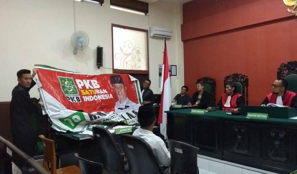 Sidang kasus dugaan perusakan APK caleg di PN Banyuwangi