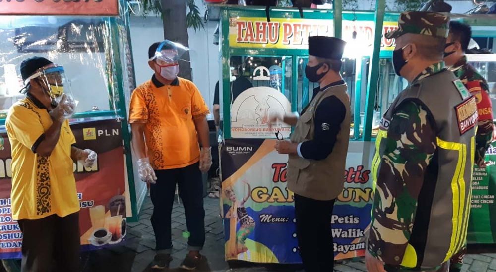 Simulasi New Normal di Sentra Kuliner Pintar, Taman Blambangan, Banyuwangi