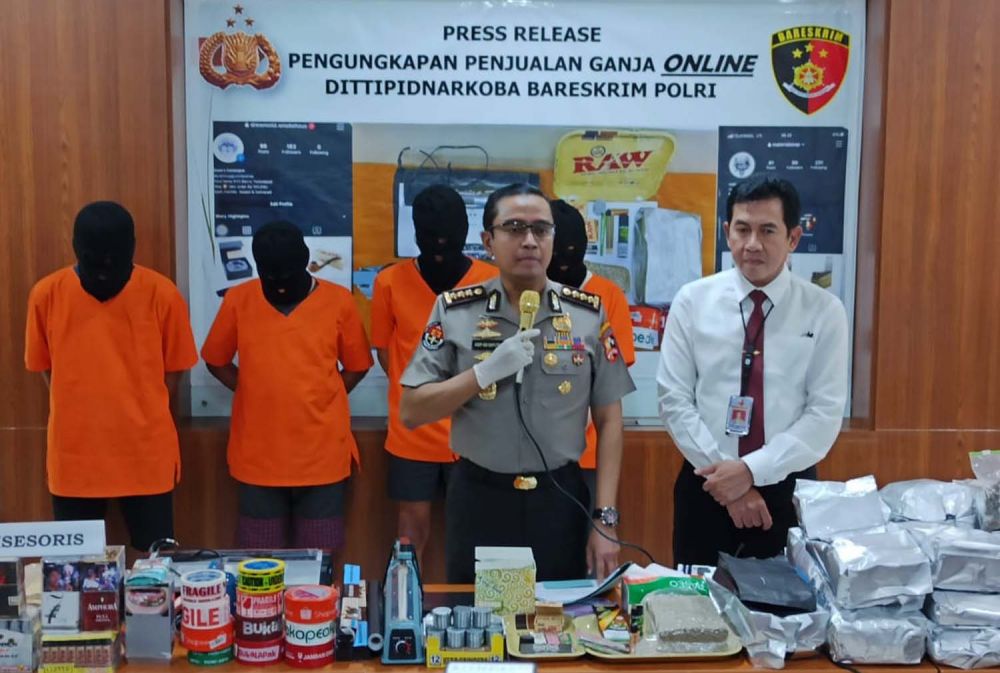 Bareskrim Polri Bongkar Perdagangan Ganja Via Instagram