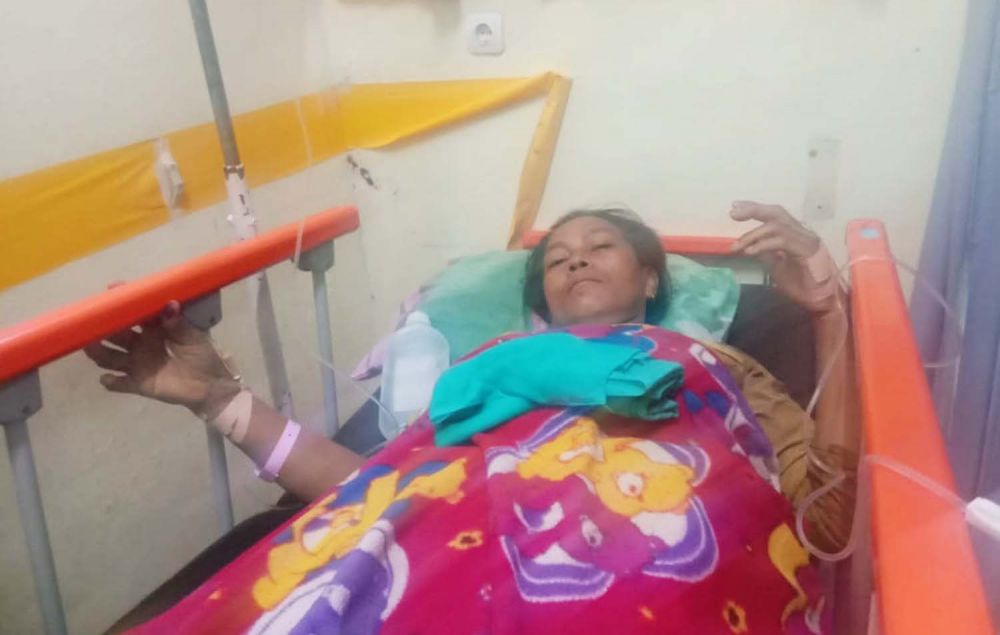 Sumi dirawat di RSUD dr Mohammad Saleh Kota Probolinggo akibat dibacok Sa'i, suaminya