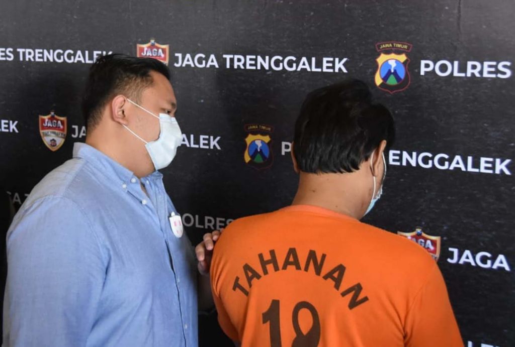 Demi Uang Sekaligus Fantasi, Suami Jual Istri untuk Threesome Selama 3 Tahun