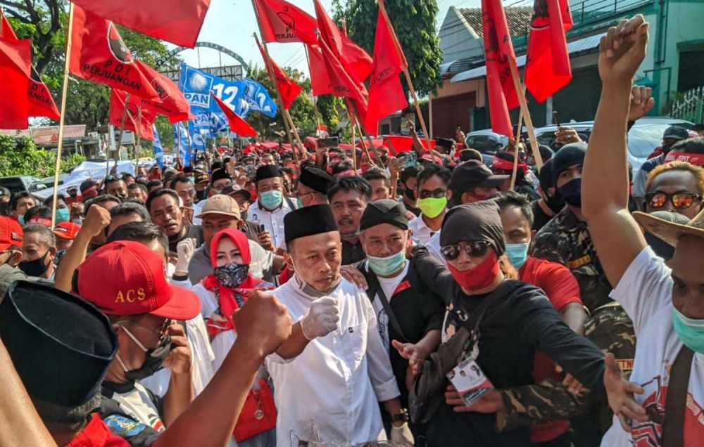 Sugiri Sancoko-Lisdyarita saat mendaftar ke KPU Ponorogo