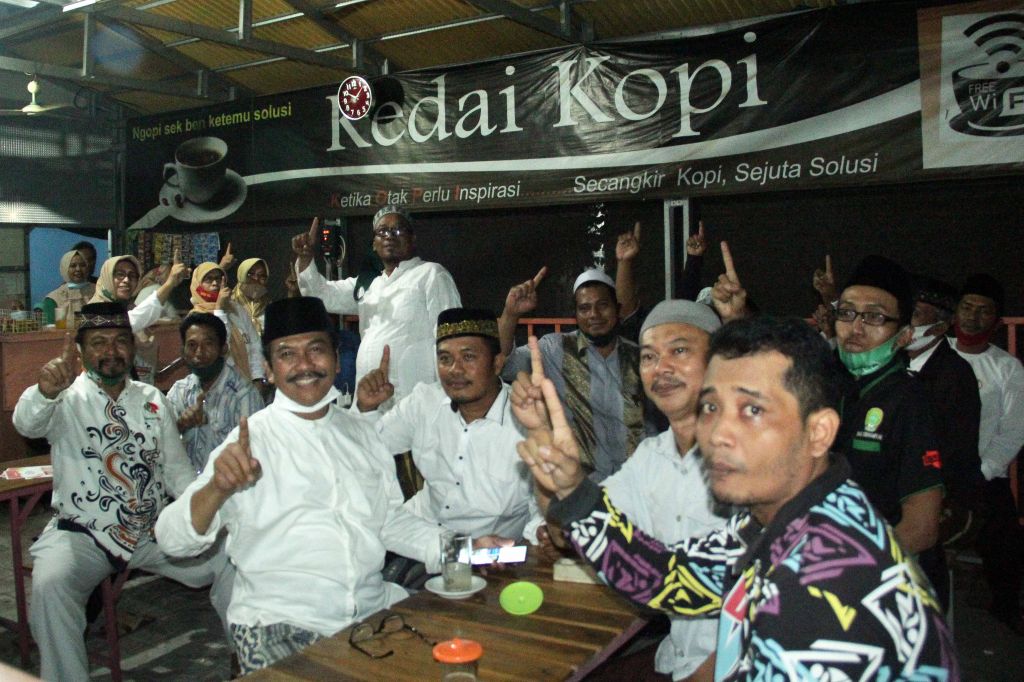 Miliki SMKN, Warga Duduk Sampeyan Gresik Beri Apresiasi ke Qosim