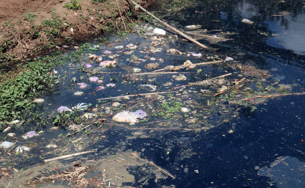 Sungai Mungkungan Ponorogo yang diduga tercemar limbah pabrik