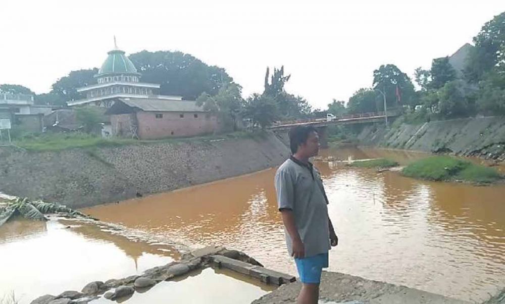 Sungai Gembolo di Dusun Ketok, Desa Tunggalpager, Kecamatan Pungging, Kabupaten Mojokerto tercemar 