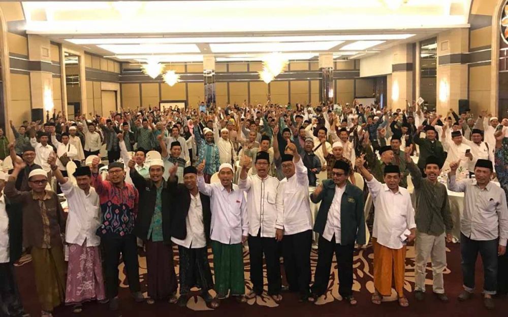 Forum Komunikasi Diniyah Tamiriyah Jatim bersama pengurus TPA/TPQ menggelar deklarasi Gerakan Rabu Putih di Surabaya