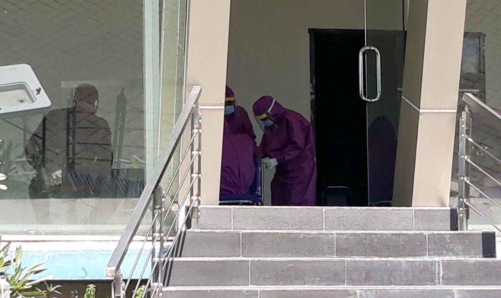 Tes swab bagi karyawan Lumbung Pangan Jatim pada Jumat (14/8/2020) - Foto: Zain Ahmad/jatimnow.com