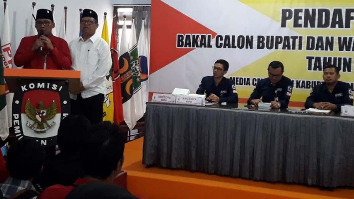 Syahri bersama Maryoto saat berada di sebuah acara KPU