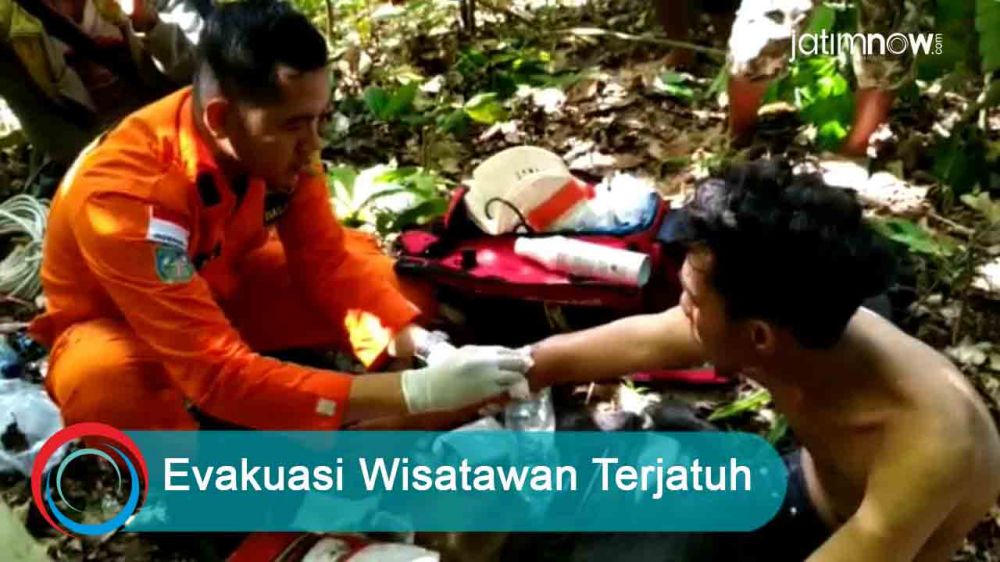 Video: Evakuasi Wisatawan Terjatuh