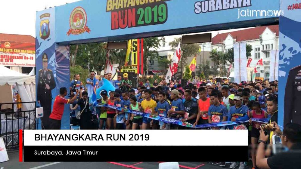 Video: Ribuan Pelari Ramaikan Bhayangkara Run 2019 di Surabaya
