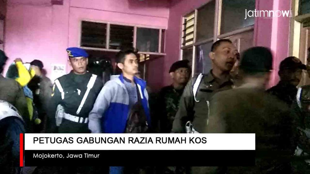 Video: Petugas Gabungan Razia Rumah Kos di Mojokerto