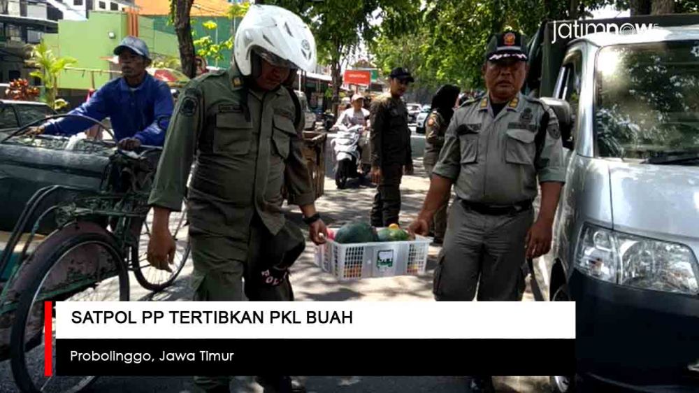 Video: Satpol PP Problinggo Tertibkan PKL Buah