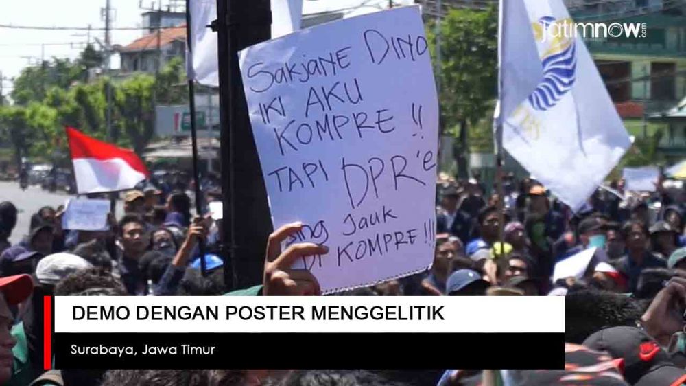 Video: Deretan Poster Menggelitik dalam Demo di Surabaya